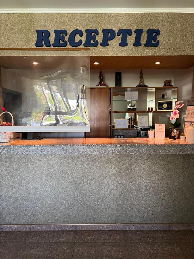 Hotel Doi Taurasi Afumati Экстерьер фото