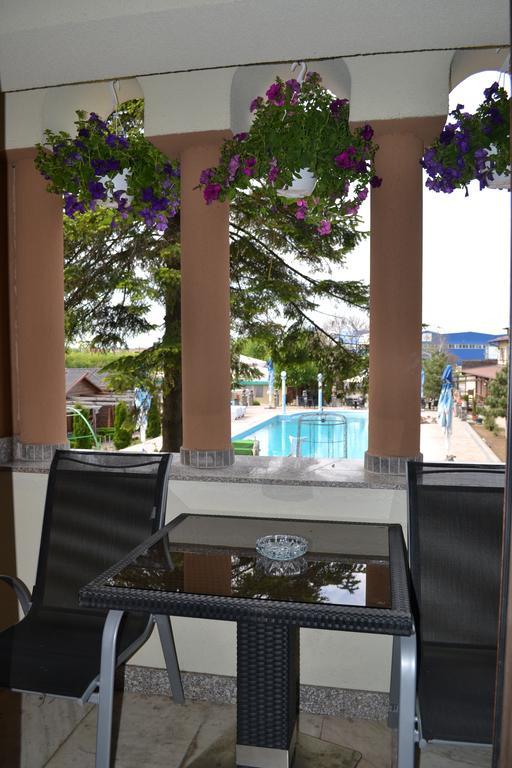 Hotel Doi Taurasi Afumati Экстерьер фото